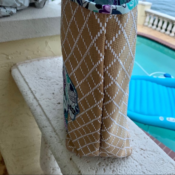 Gorgeous Vera Bradley Beach Tote and Clutch - Picture 7 of 10